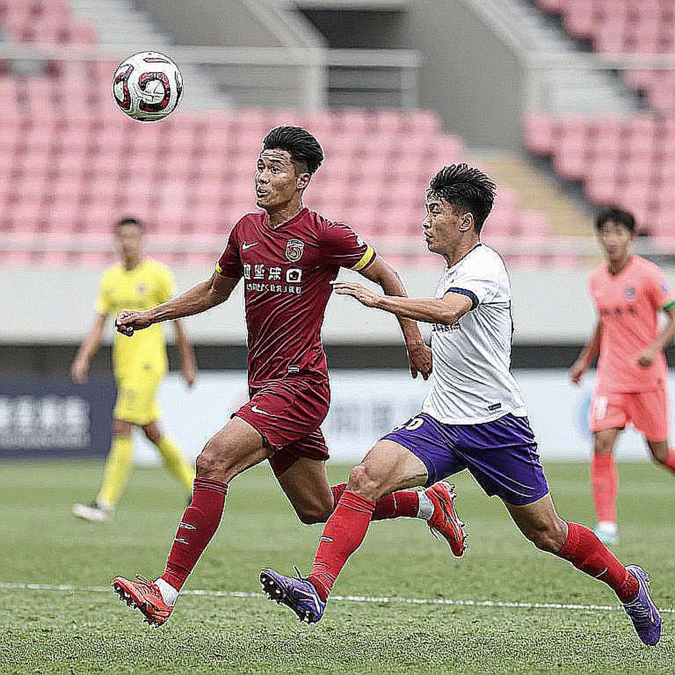 Chiếc khóa nằm trong ngăn kéo hợp đồng: vì sao V.League không bán được cầu thủ