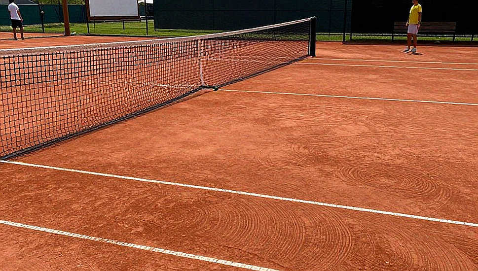 Nhãn 'tennis' trên một hồ sơ dệt may: lỗi định tuyến và cái giá của dữ liệu bẩn
