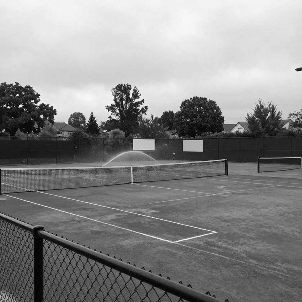 Djokovic ở Bắc Kinh: Chiến thắng sống sót và vết đau lặp lại bên sườn phải