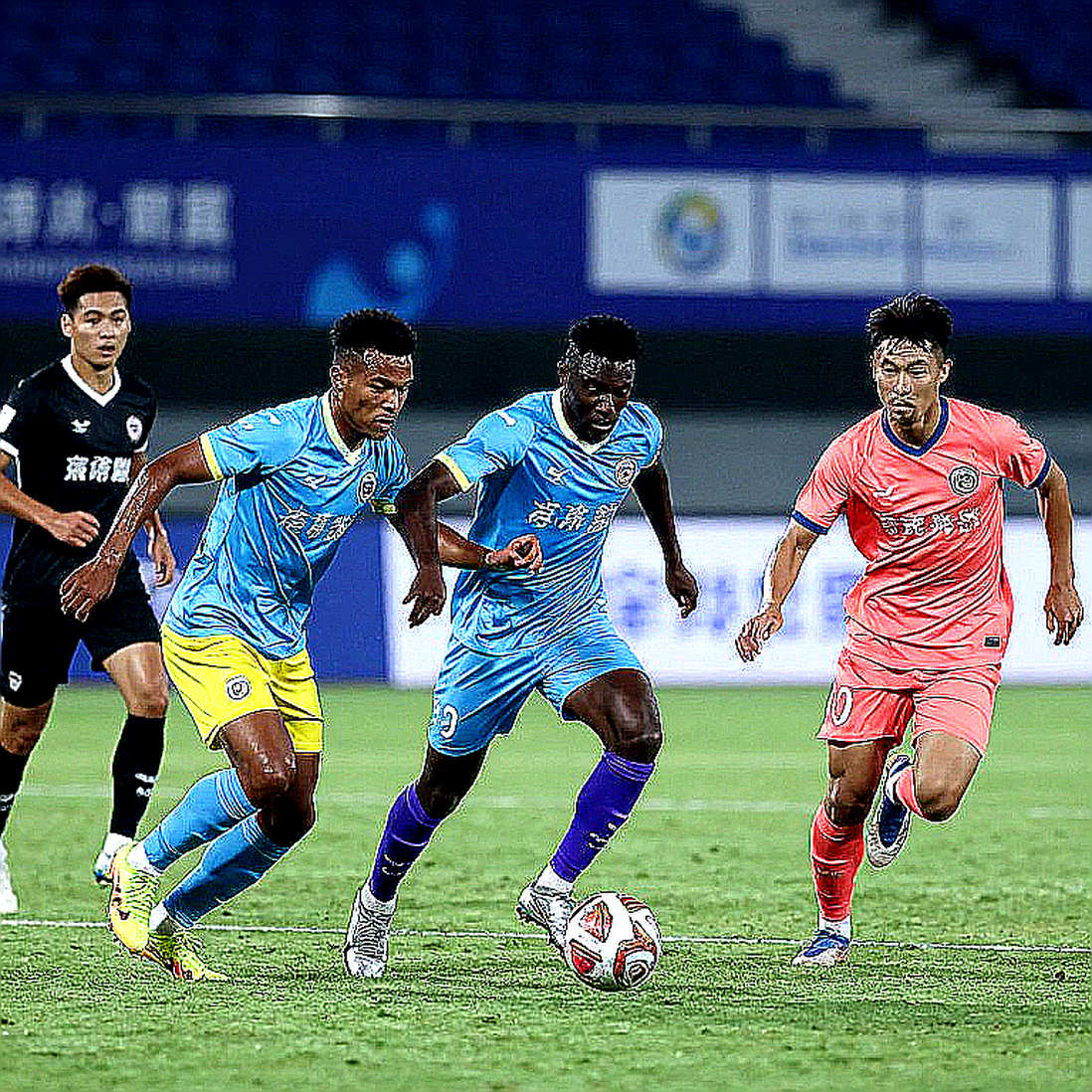 Erzurumspor Hạ Gục Eyüpspor Trên Sân Nhà: Khi Hai Bàn Thắng Bị Từ Chối Định Nghĩa Lại Trận Đấu