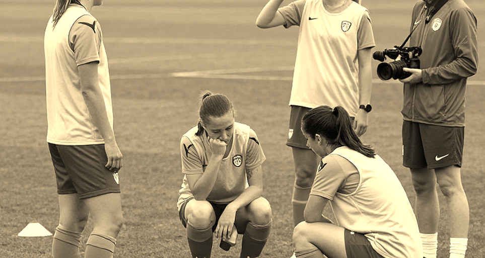 Thẻ đỏ của Đoàn Văn Hậu và giới hạn kỷ luật của V.League: Khi VAR lật ngược một phán quyết Thẻ đỏ của Đoàn Văn Hậu và giới hạn kỷ luật của V.League: Khi VAR lật ngược một phán quyết