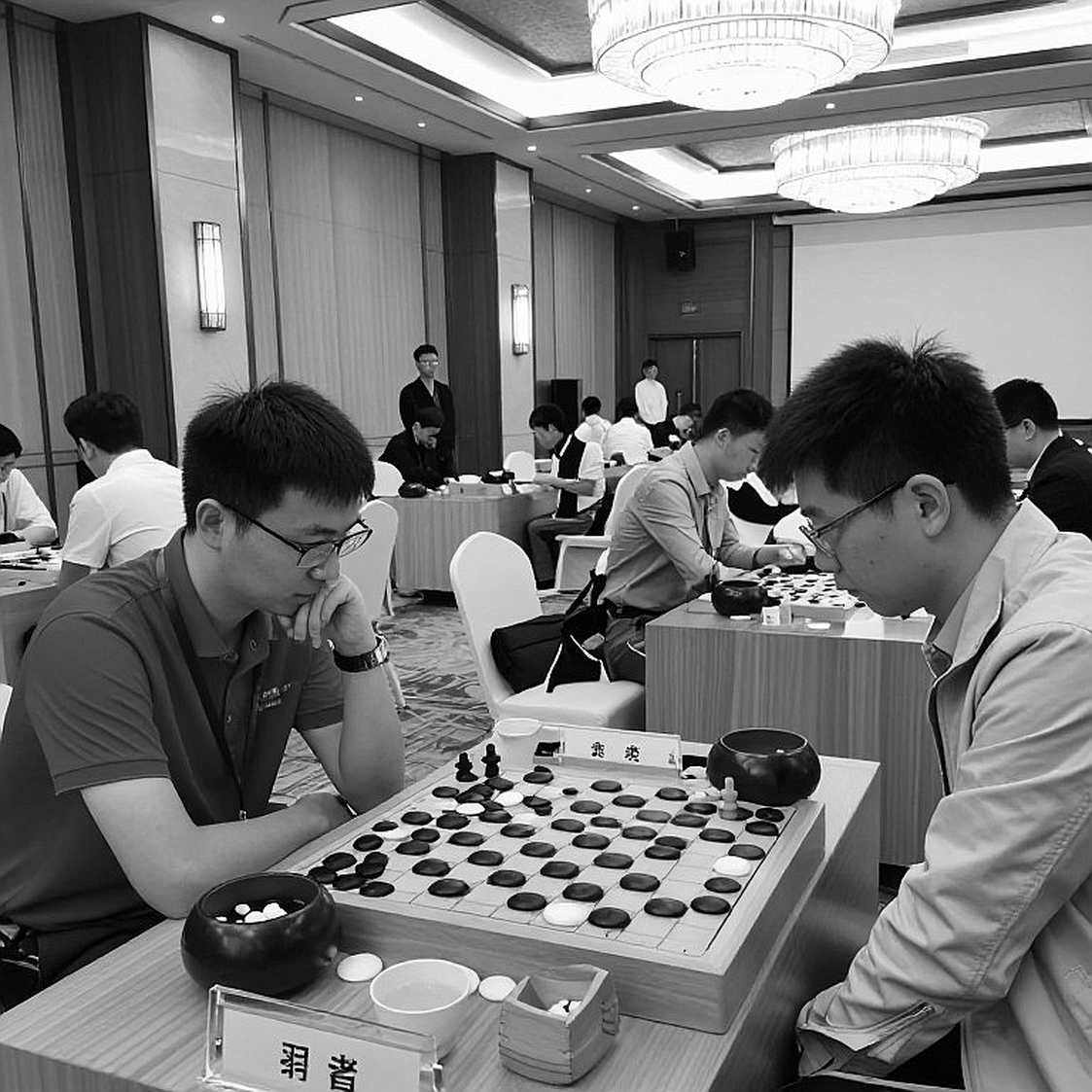 5.e5! in the Modern Italian Game: The Lesson from Erigaisi – Laohawirapap 5.e5! in the Modern Italian Game: The Lesson from Erigaisi – Laohawirapap
