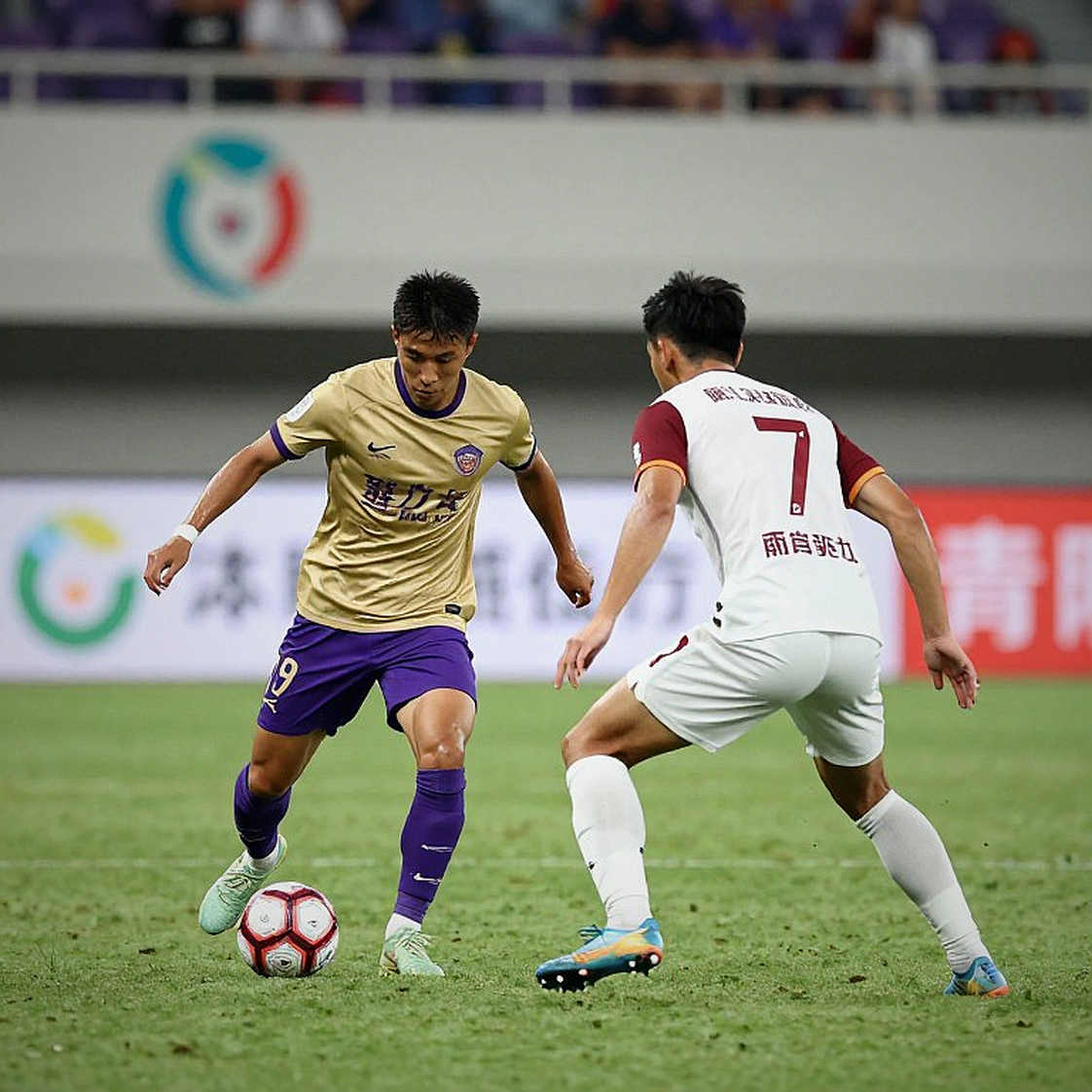 V-League và nỗi nhớ những cánh chim không mỏi: Khi bóng đá Việt đánh mất nghệ thuật chạy cánh
