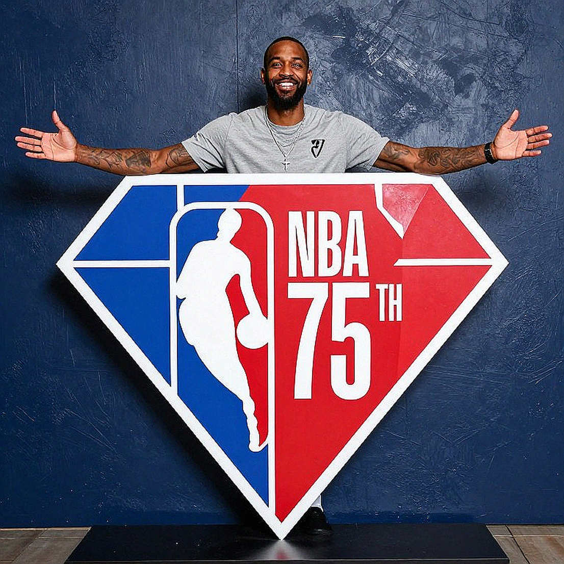 Kawhi Leonard trở lại Toronto: Nỗi ám ảnh quá khứ hay canh bạc chiến thuật? Kawhi Leonard trở lại Toronto: Nỗi ám ảnh quá khứ hay canh bạc chiến thuật?