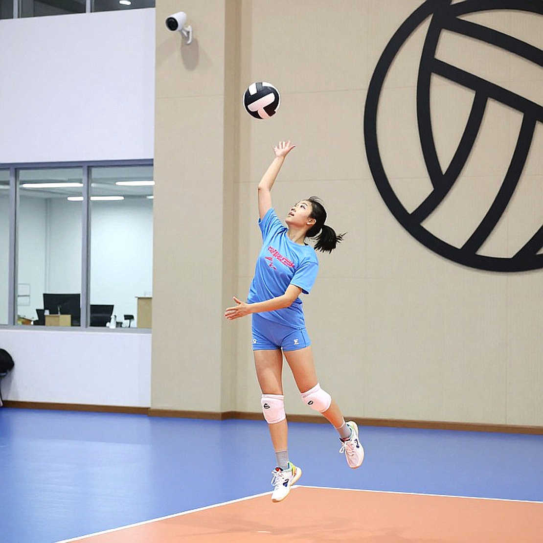 Chức vô địch thứ 13 của Binh chủng Thông tin: đọc tỉ số 3-1 và một bảng thống kê trống