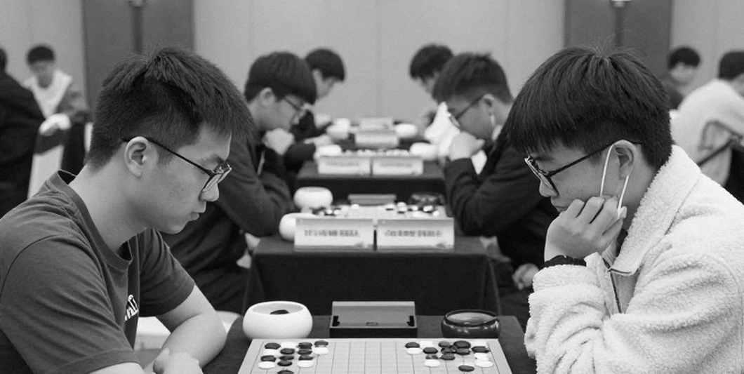 Khi những bàn tay vô hình vẽ nên bản đồ khai cuộc: Dấu chấm hết của sự hời hợt trong thế giới cờ vua thương mại