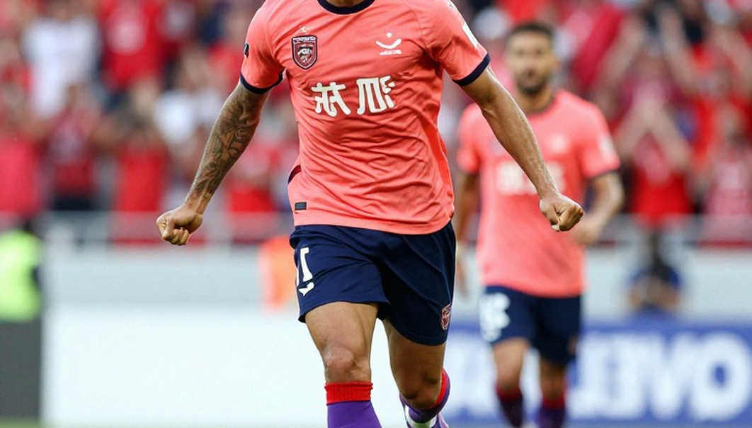 Hà Nội FC và bài toán chuyển giao thế hệ: Nhịp chậm của người cũ, bước nhảy của người trẻ