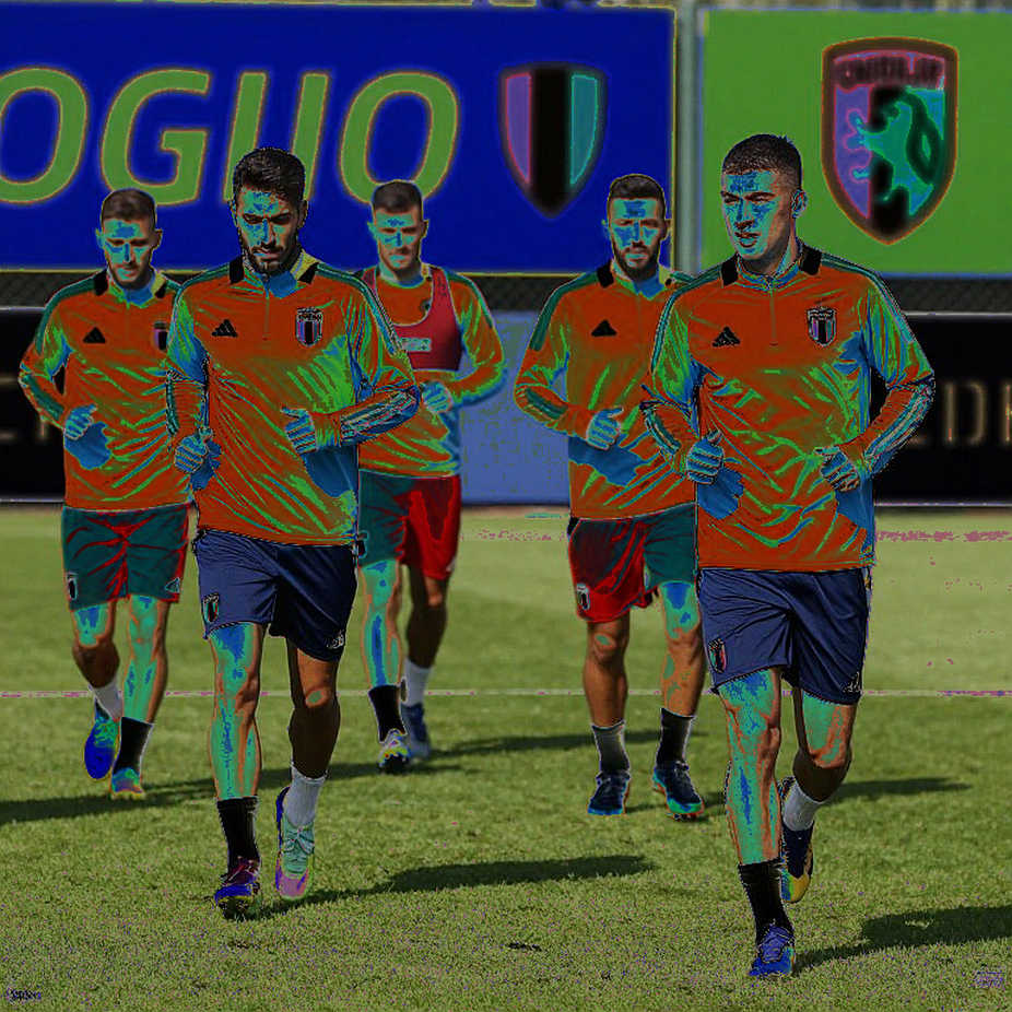 V.League: Hợp đồng ngắn, lương trả chậm và khoảng trống phía sau bảng xếp hạng