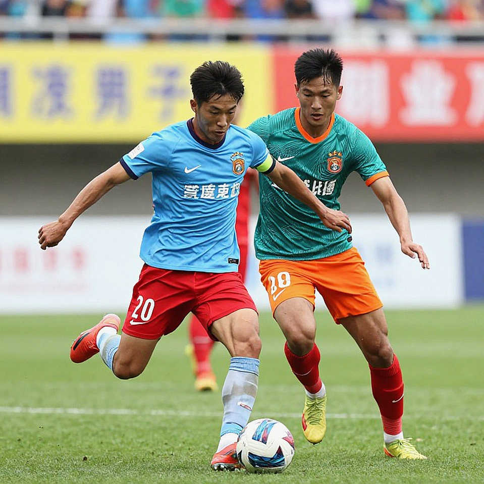 V.League: Hợp đồng ngắn, lương trả chậm và khoảng trống phía sau bảng xếp hạng