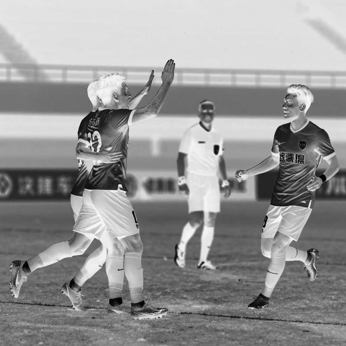 Tiếng nói không cần lớn: Giải mã phương pháp Zidane qua lời kể của Varane Tiếng nói không cần lớn: Giải mã phương pháp Zidane qua lời kể của Varane